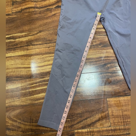 Lululemon Mauve Seamless Leggings 10 - Picture 3 of 5